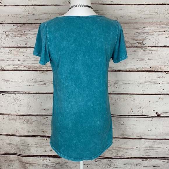 LulaRoe Acid Washed Classic Tee - Picture 4 of 9